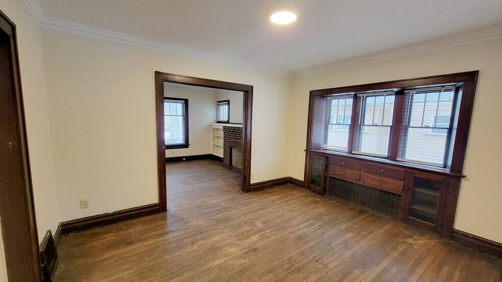 Building Photo - 924 Stadelman Ave