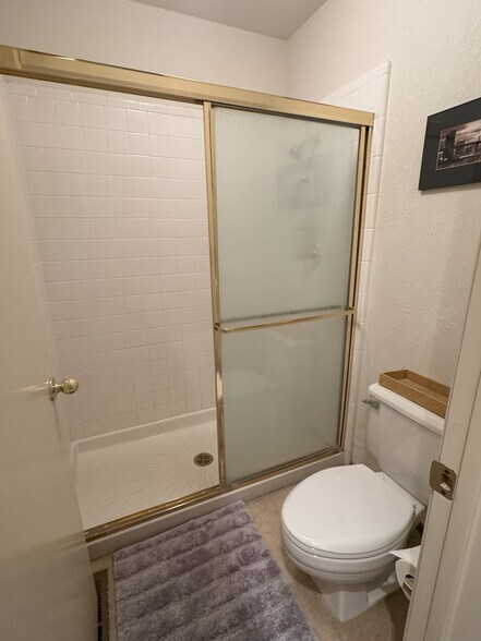 Master shower - 186 Pelican Ln