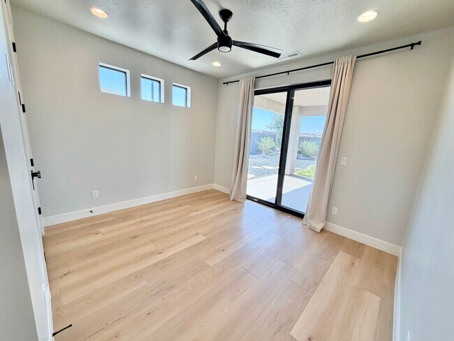 Building Photo - 3134 Blue Heron Dr