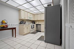 Building Photo - 491 Racquet Club Rd