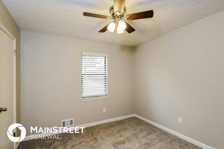 Building Photo - 467 Woodland St