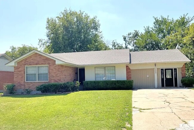 Building Photo - 1222 McDonald Dr