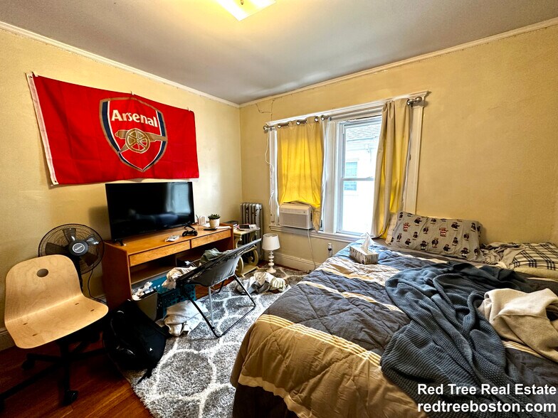 Building Photo - 9 Radnor Rd