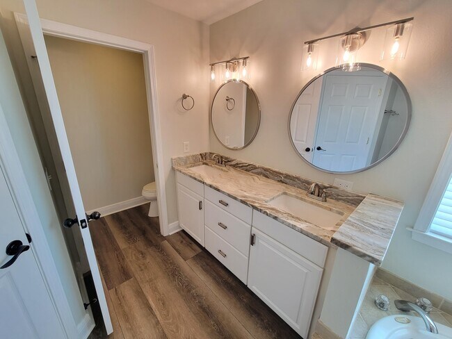 Building Photo - 3808 Saber Tooth Cir