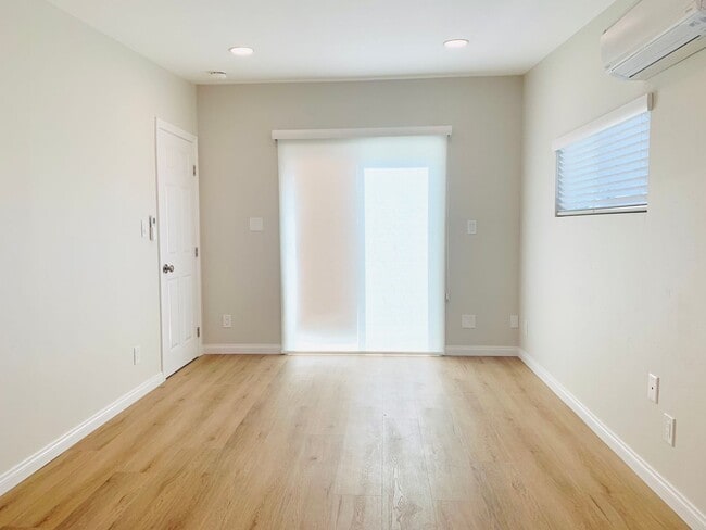 Building Photo - STUNNING 5BD/3BA RESIDENCE IN SERRA MESA! ...