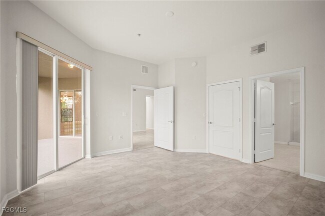 Building Photo - 9220 Belleza Way