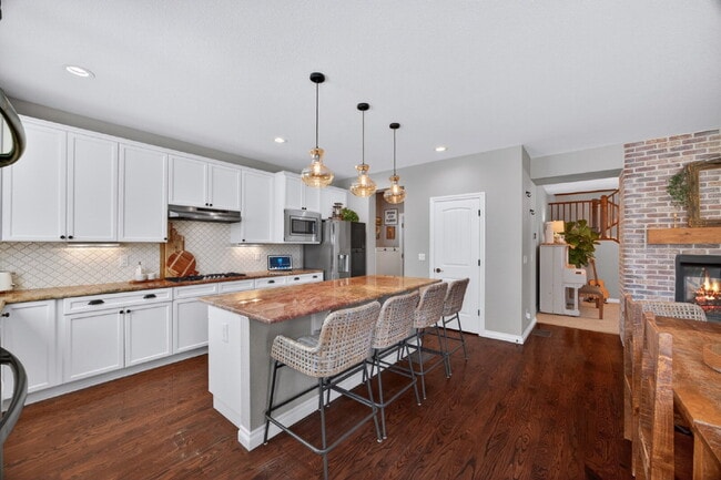 Building Photo - "Spacious 5-Bedroom Retreat on South Quantock Way - Perfectly Designed for Comfort and Style!"  A...
