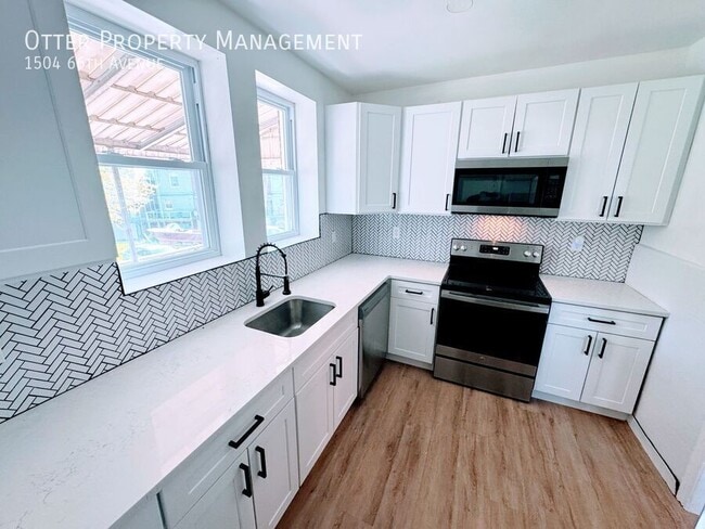 Building Photo - 1504 66th Ave