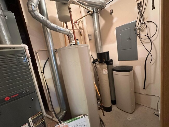 Building Photo - 135 Saratoga St