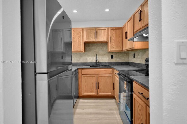 Building Photo - 9301 SW 92nd Ave