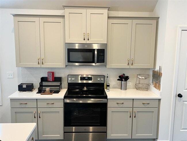 Building Photo - 901 Hedgefield Way