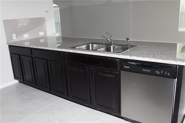 Building Photo - 1409 Bess Cove