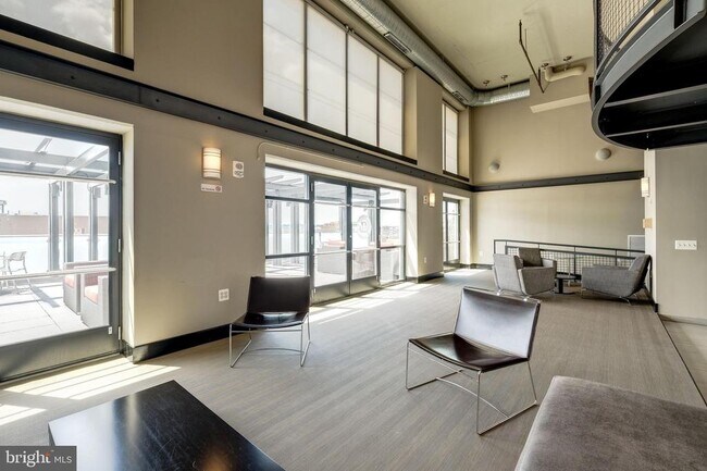 Building Photo - 1133 14th St NW