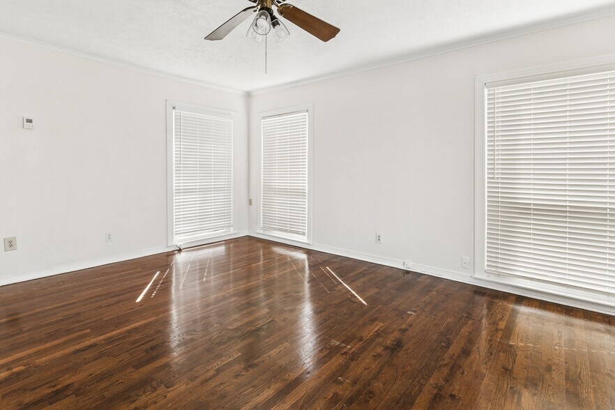 Building Photo - 6950 Hillcrest Ave