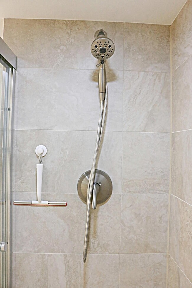 Building Photo - 230 NE 26th Ave