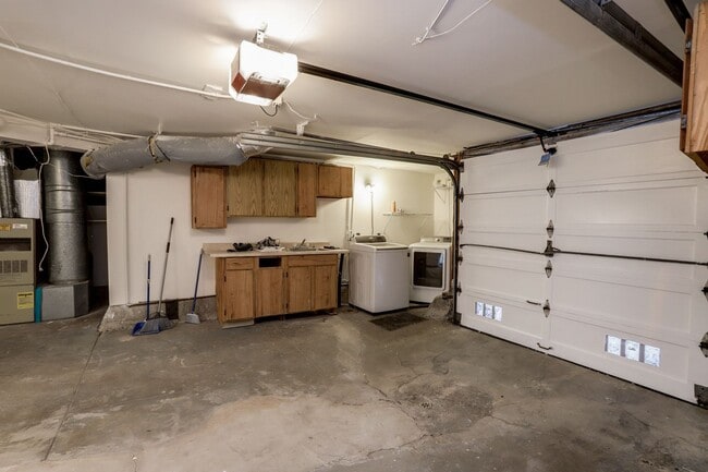 Building Photo - 5 Bed / 2 Bath home in Outer Richmond near...
