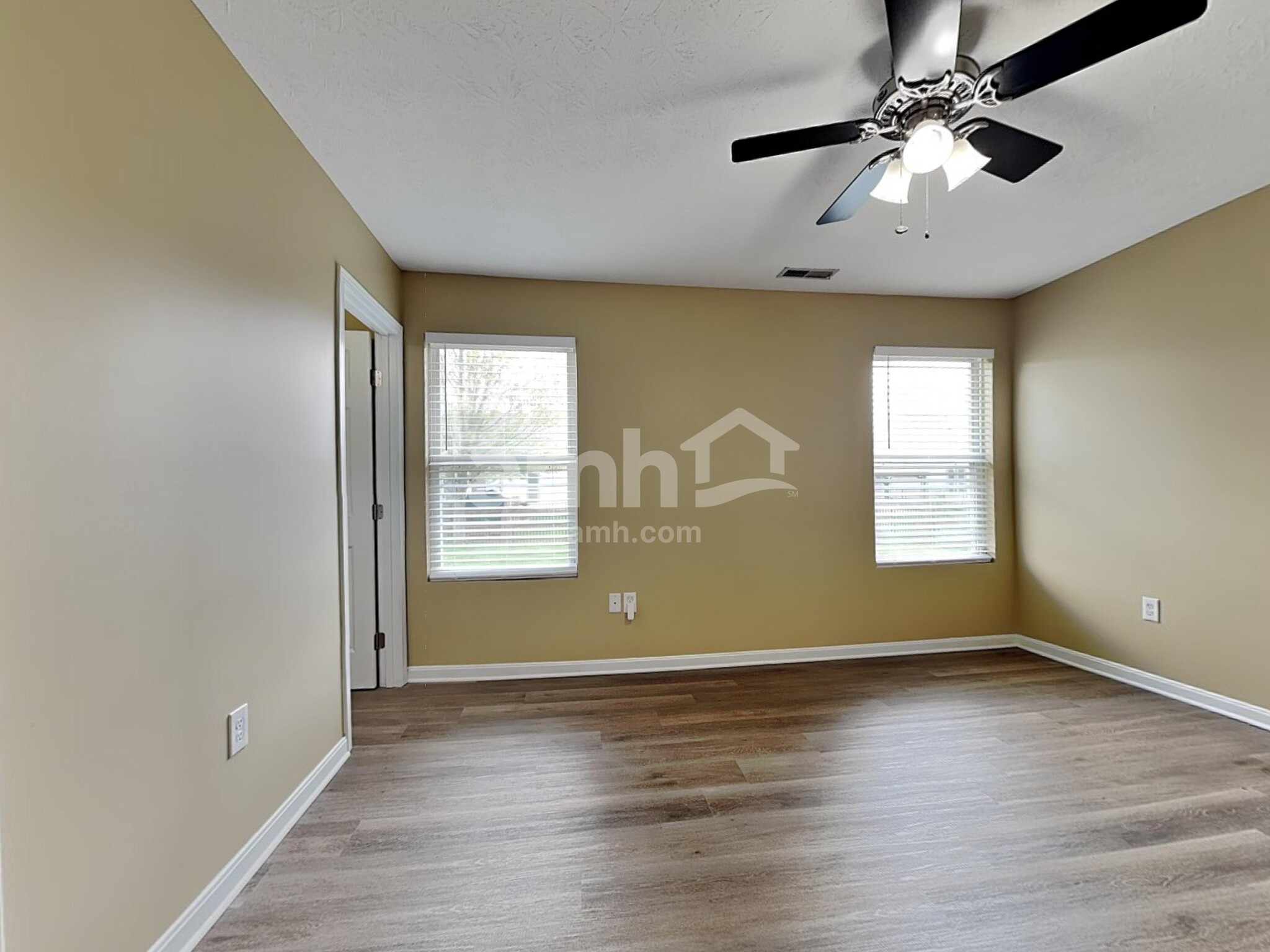 Building Photo - 469 Hennepin Dr