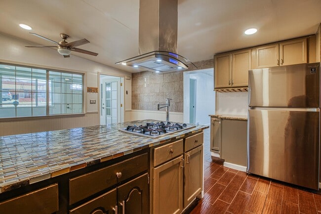 Building Photo - 8613 Kingsway Dr