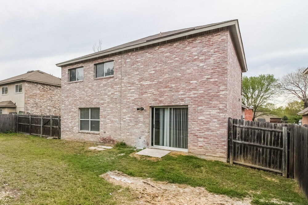 Building Photo - 320 Capricorn St