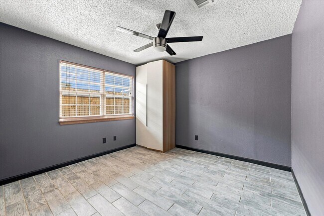 Building Photo - 15919 Barbarossa Dr
