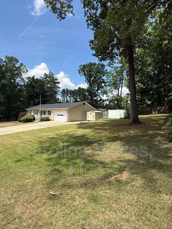 Building Photo - 102 Woodhaven Ct