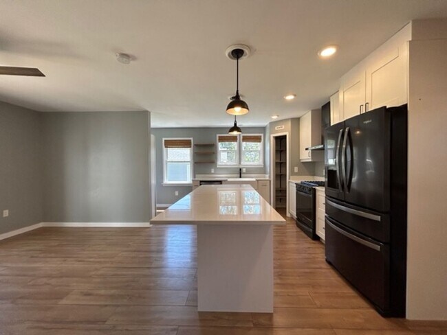 Building Photo - Beautiful Single-Family Home with Large Ya...