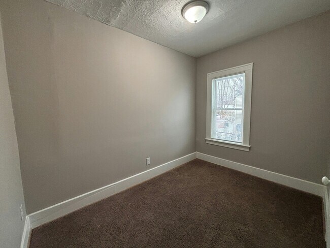 Building Photo - 22065 Linwood