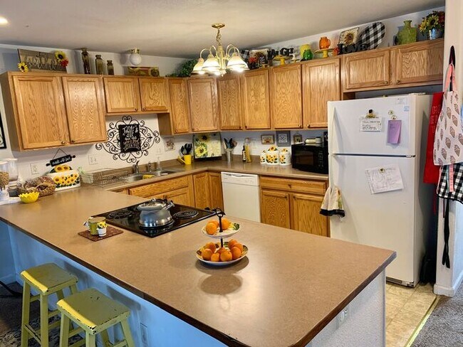 Building Photo - Spacious 4 Bed/3 Bath Duplex in Greeley