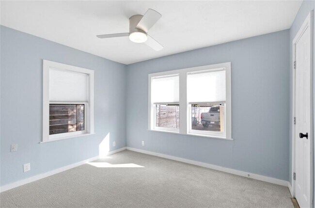 Building Photo - 905 E 53rd St