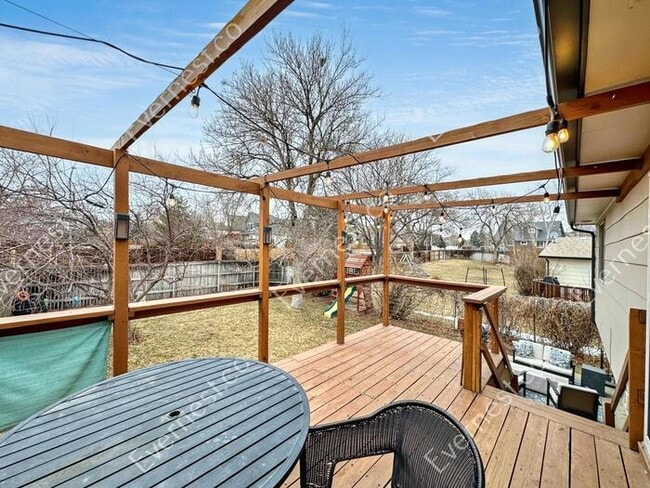 Building Photo - Charming 4-Bedroom Home with Spacious Layo...