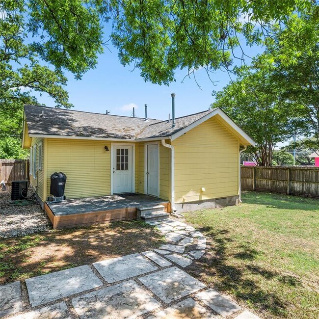 Building Photo - 1208 Cedar Ave