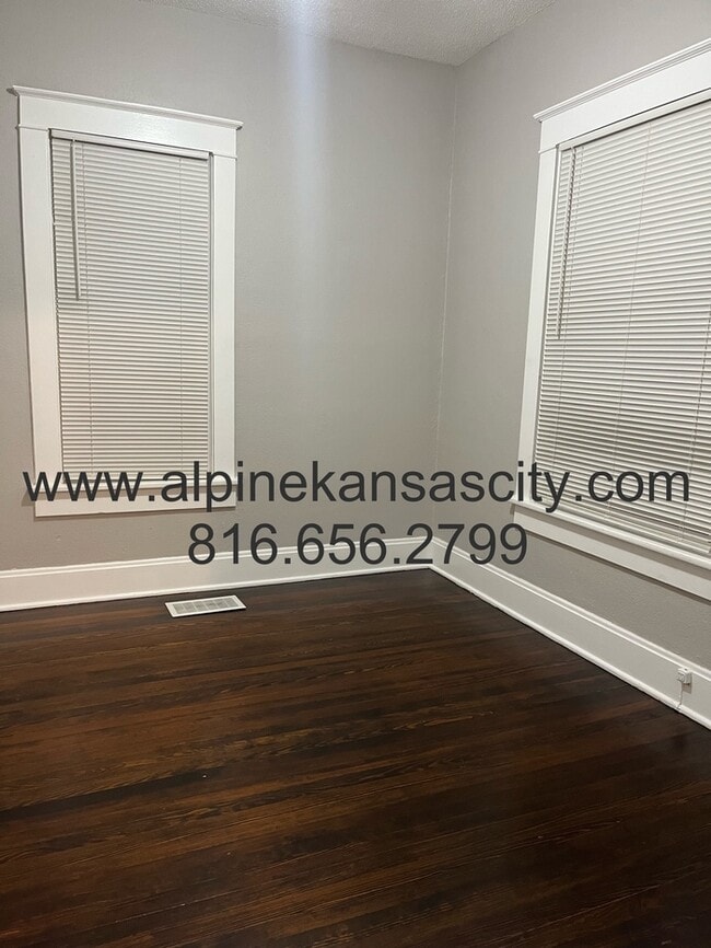 Building Photo - Updated Bungalow in Center District! Section 8 OK.