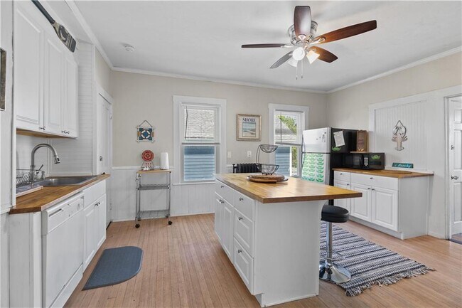 Building Photo - 16 Dean Ave