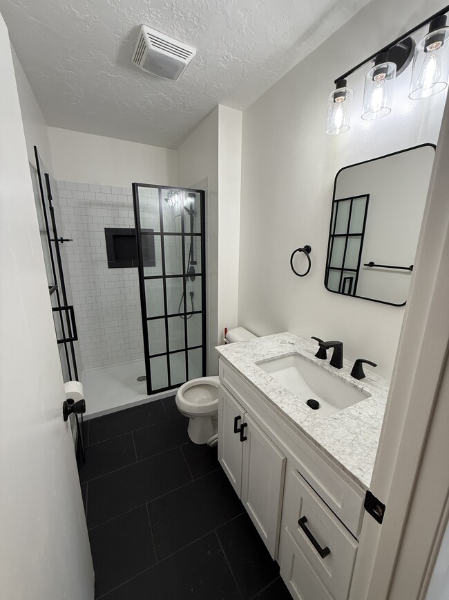 Building Photo - 107 Diamond Dr