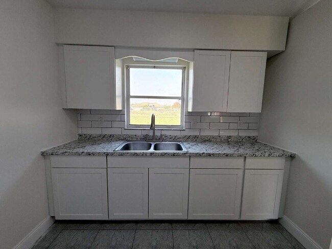 Building Photo - Moving Ready! 3-Bedroom   + 2-Bathroom + Bonus Room