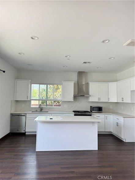 Building Photo - 5830 N Vista St