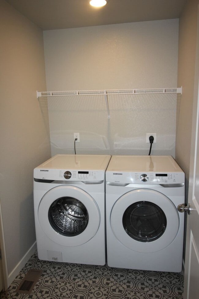 Building Photo - Fantastic Townhome in Ault