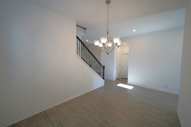 Building Photo - Luxury Living in Davis Ranch