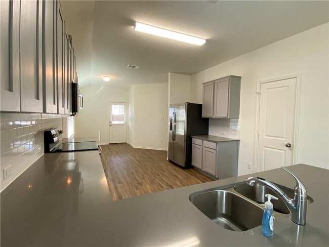 Building Photo - 301 Greatest Gift Wy