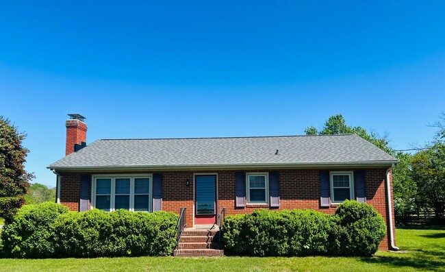 Building Photo - 3 bedroom 1 bath rancher with full basement