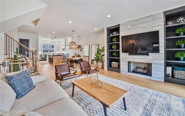Building Photo - Prime Residence with fabulous amenities in the heart of Buckhead