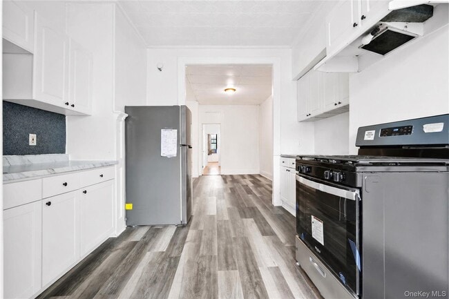 Building Photo - 71-60 69th Pl