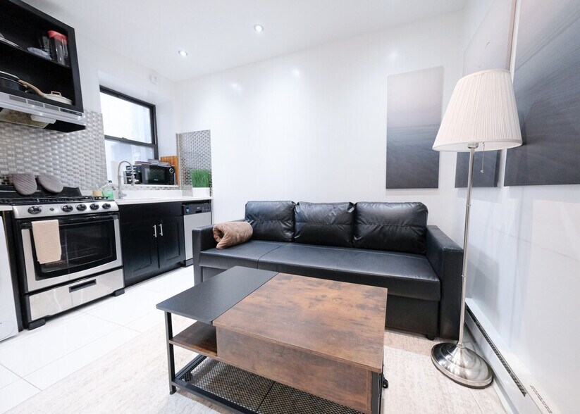 Building Photo - 5 W 101st St