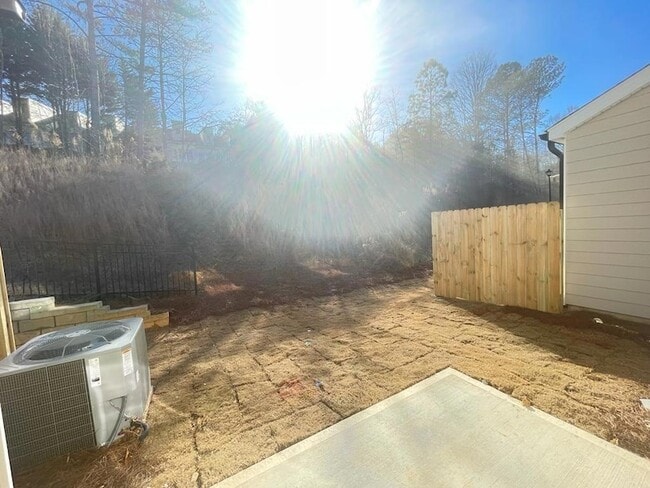 Building Photo - 373 Timberland Ave