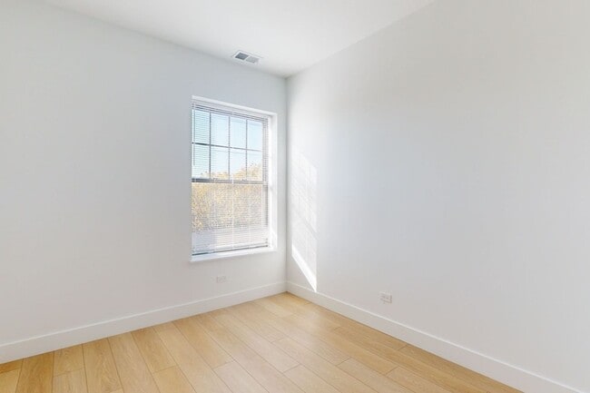 Floorplan - 5411-5421 S. Ellis Avenue