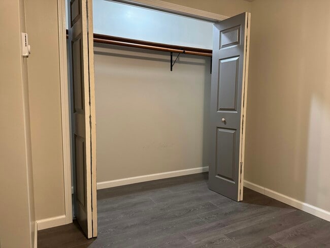 Building Photo - 355 S Main St