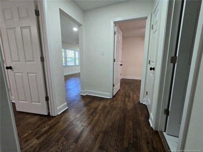 Building Photo - 4909 Walnut Dr