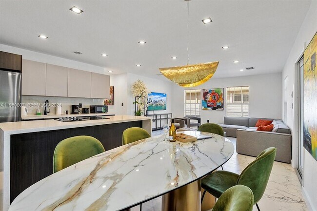 Building Photo - 270 NW 41st St