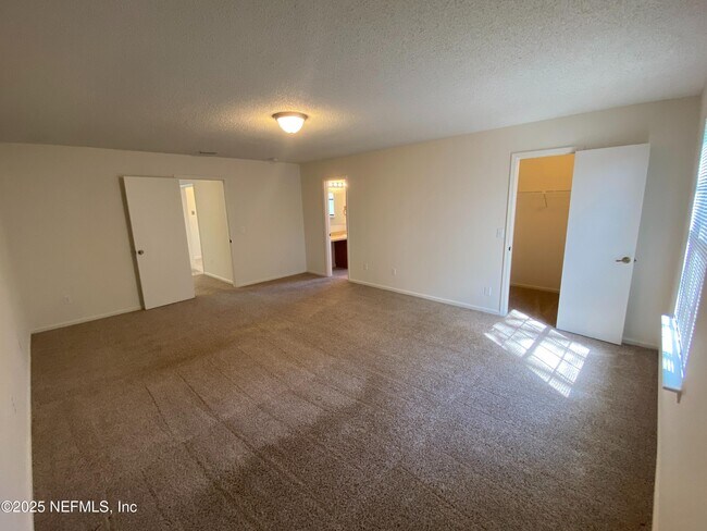 Building Photo - 12924 Tree Way Ln