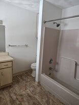 Building Photo - 621 N Rogers Ave